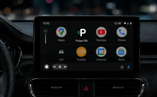 Radio app on car dashboard with Apple CarPlay and Android Auto